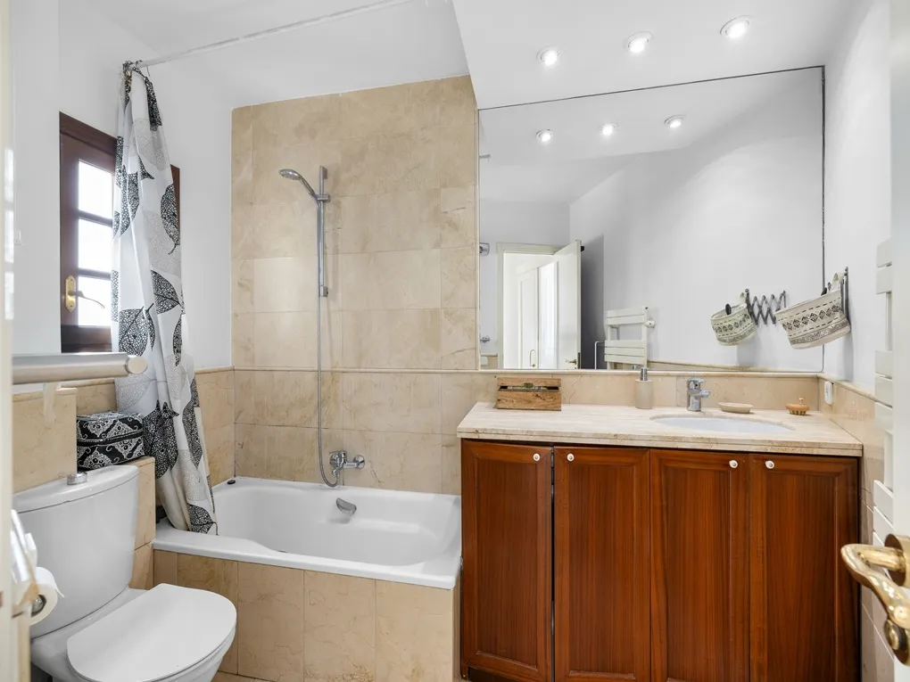 Àtic assolellat amb ascensor, pàrking, terrassa i vistes espectaculars prop de les Rambles-7