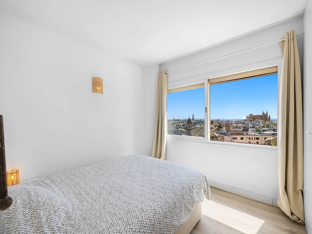 Àtic assolellat amb ascensor, pàrking, terrassa i vistes espectaculars prop de les Rambles-6