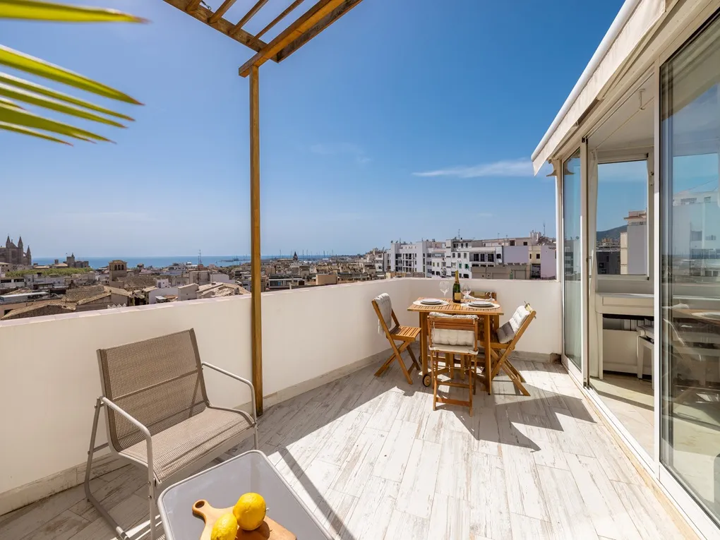 Penthouse ensoleillé avec ascenseur, parking, terrasse & vues spectaculaires près de Las Ramblas-5