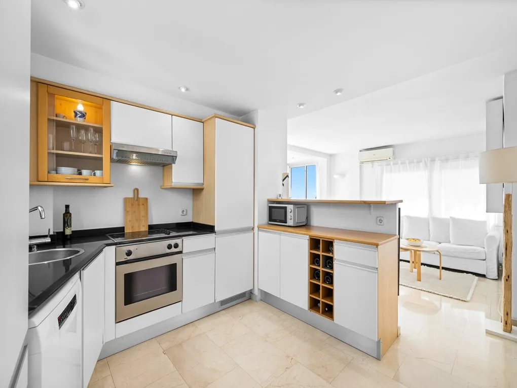 Àtic assolellat amb ascensor, pàrking, terrassa i vistes espectaculars prop de les Rambles-5