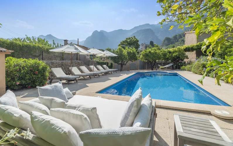 Beautiful house with pool - Short-term rental