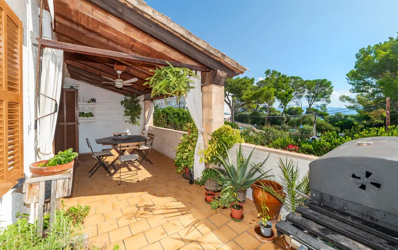 Apartament amb garatge i vistes al mar a Alcanada