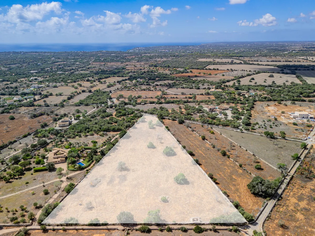 Attractive building plot between Santanyí and Cala Mondragó-2