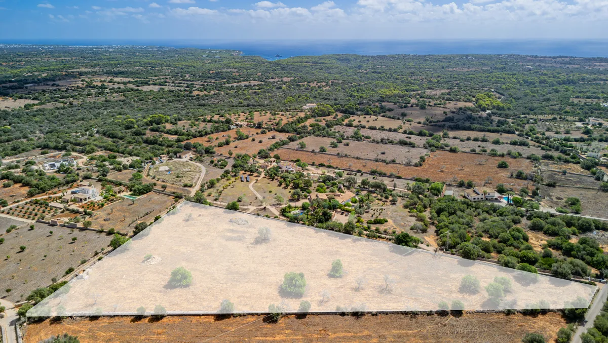 Attractive building plot between Santanyí and Cala Mondragó-1