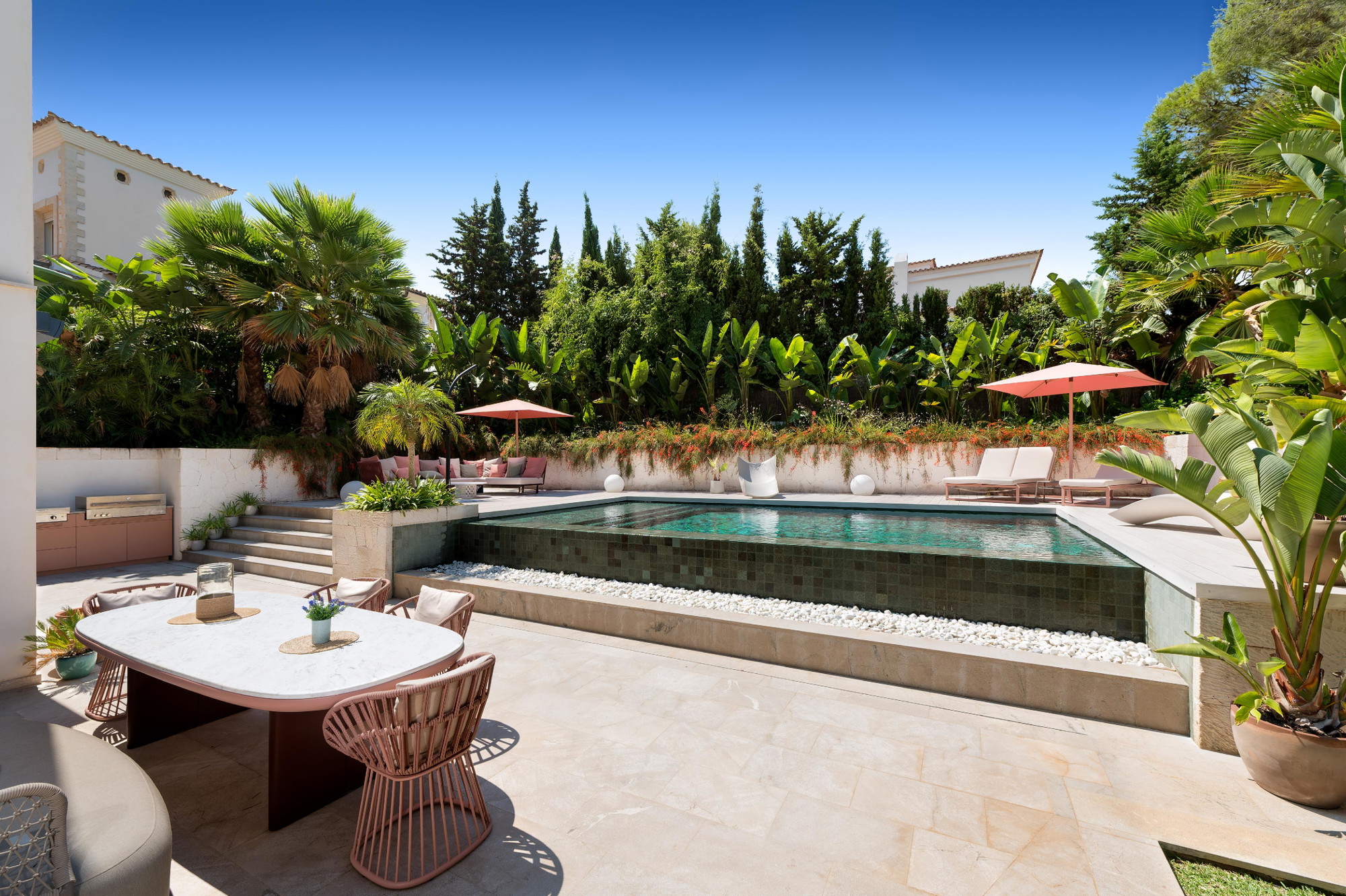 Villa familiar completamente renovada, un oasis de bienestar para los más exigentes-9