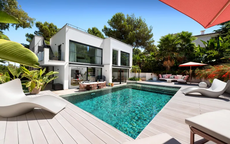 Odnowiona willa rodzinna, oaza dobrego samopoczucia spełniająca najwyższe wymagania