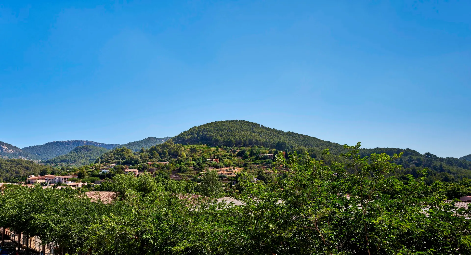 New development in Esporlas: Terraced houses with communal pool-12