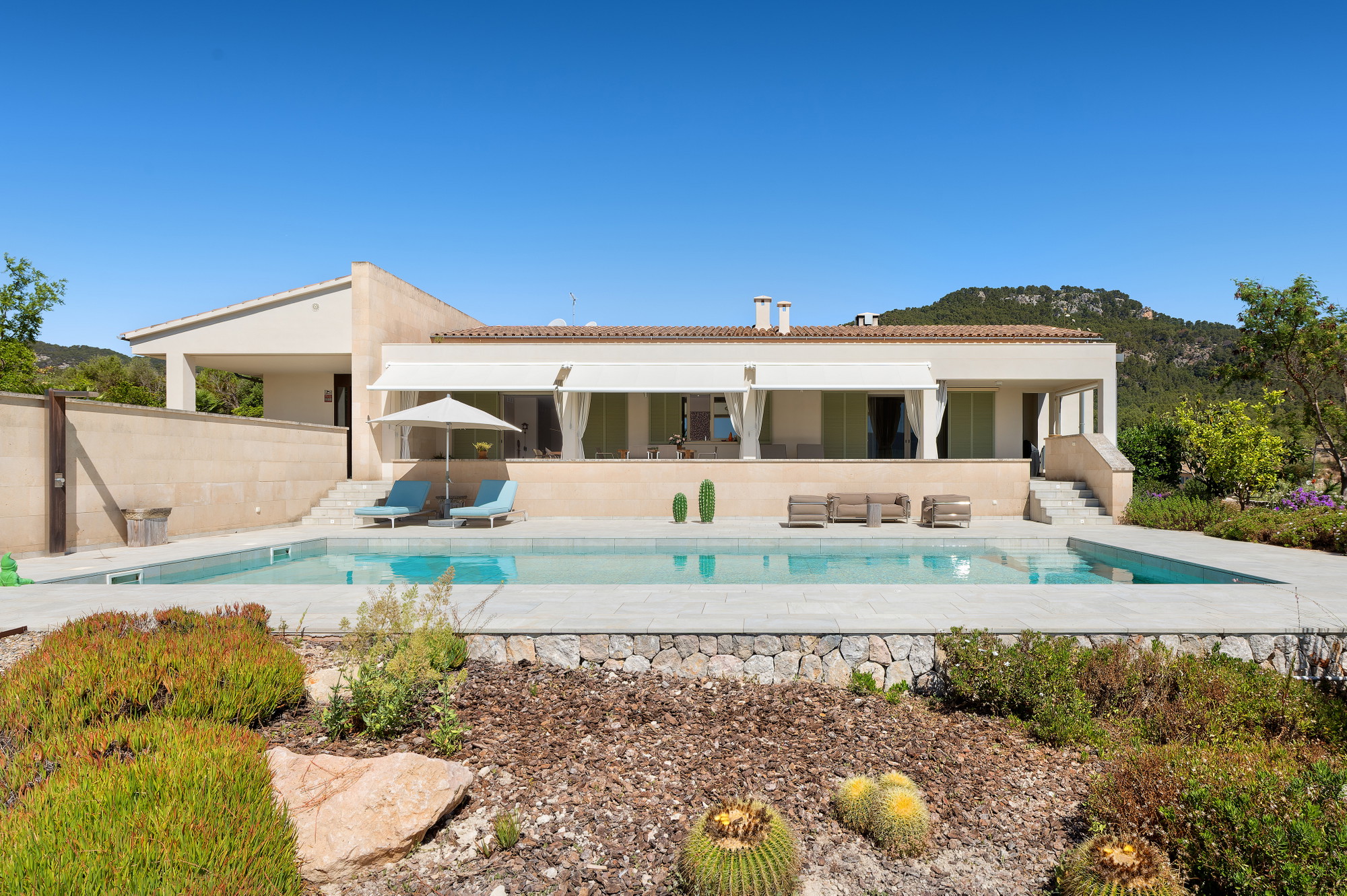Einzigartiges Immobilienensemble in Es Capdellà – Moderne Villa & historische Finca