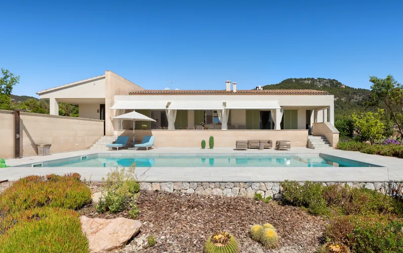 A unique property complex in Es Capdellà – a modern villa and a historic finca