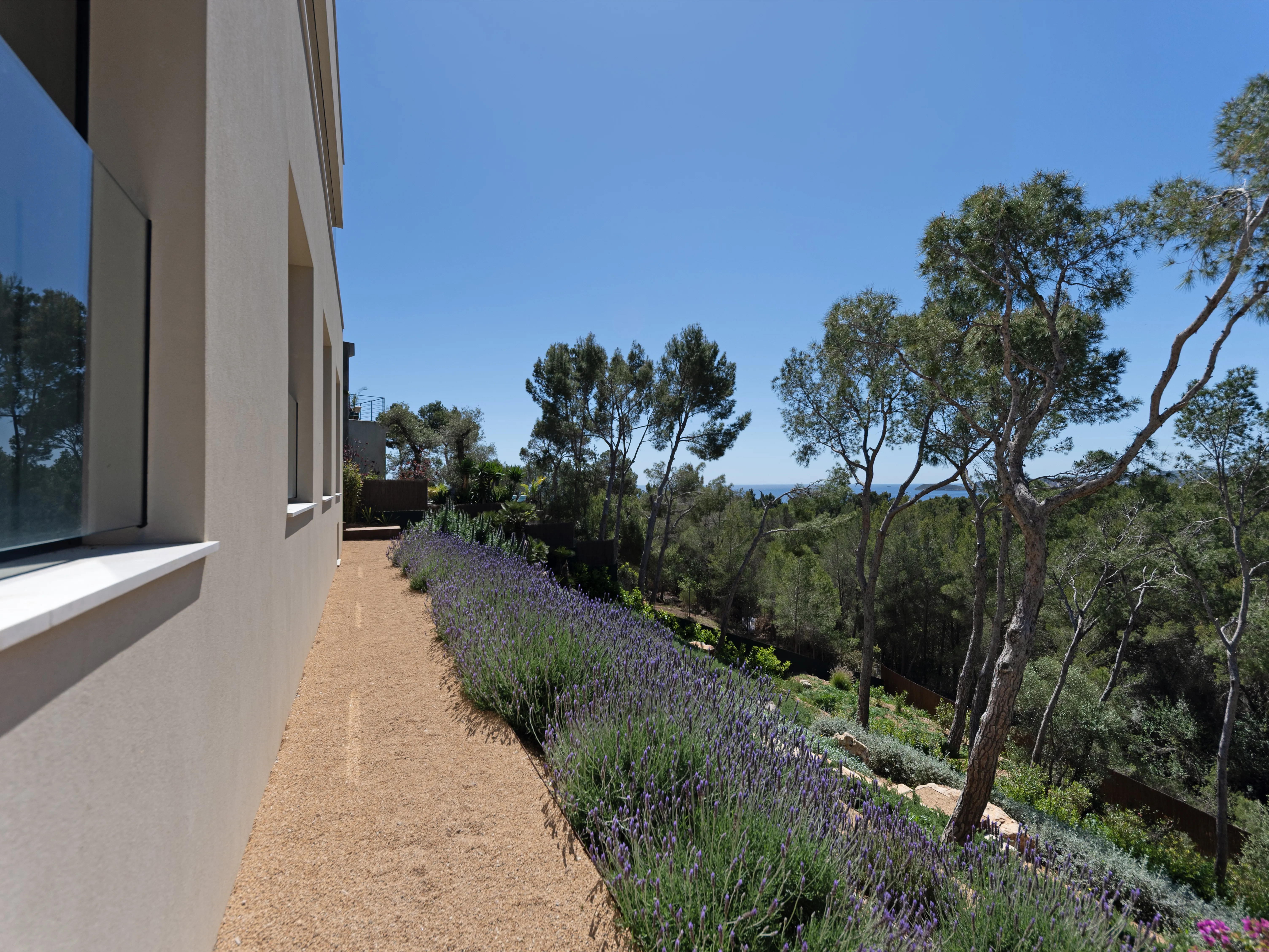 Wyrafinowana luksusowa willa ze spektakularnym widokiem na morze-21