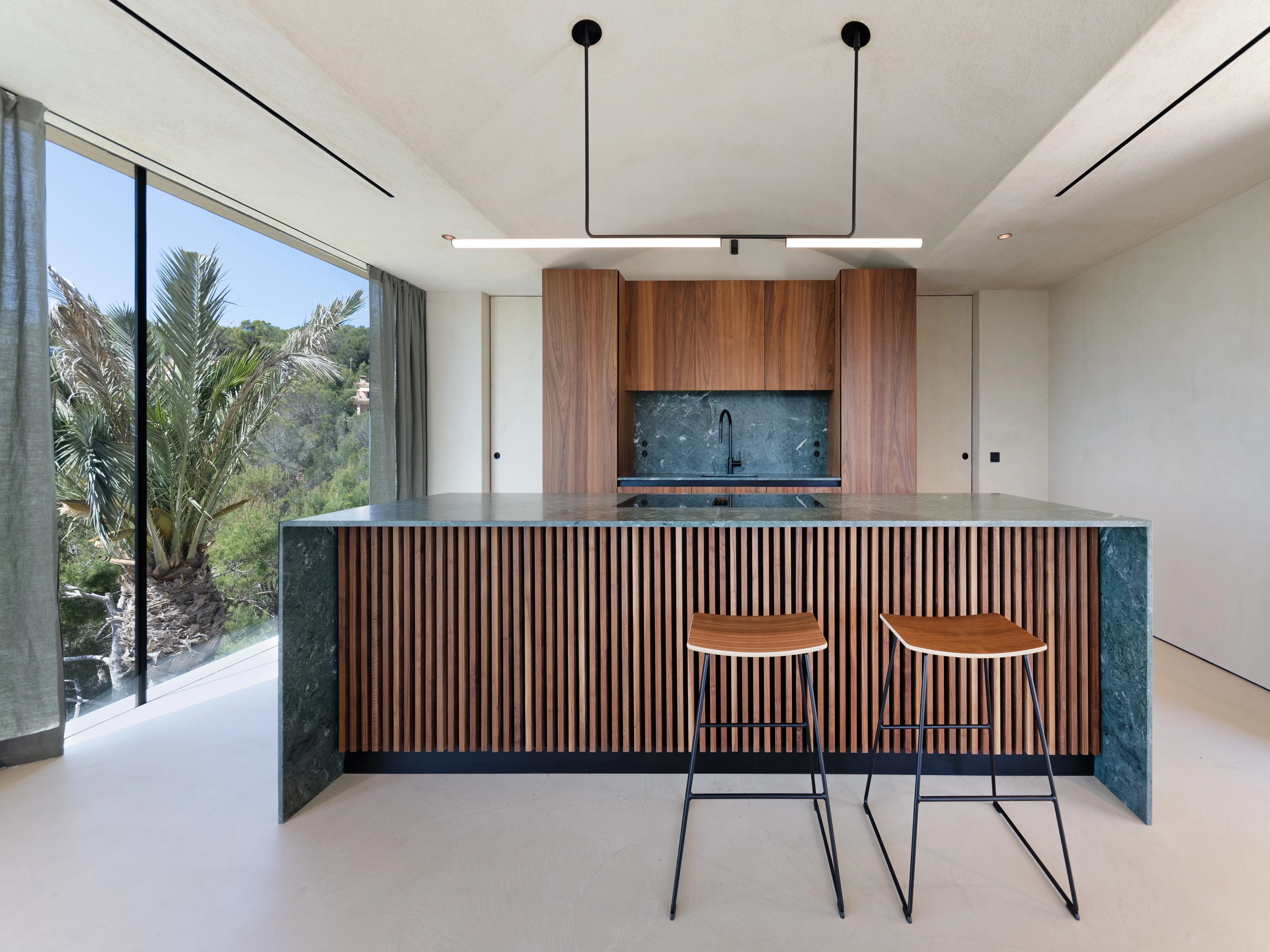 Sofistikeret luksusvilla med smuk havudsigt-8