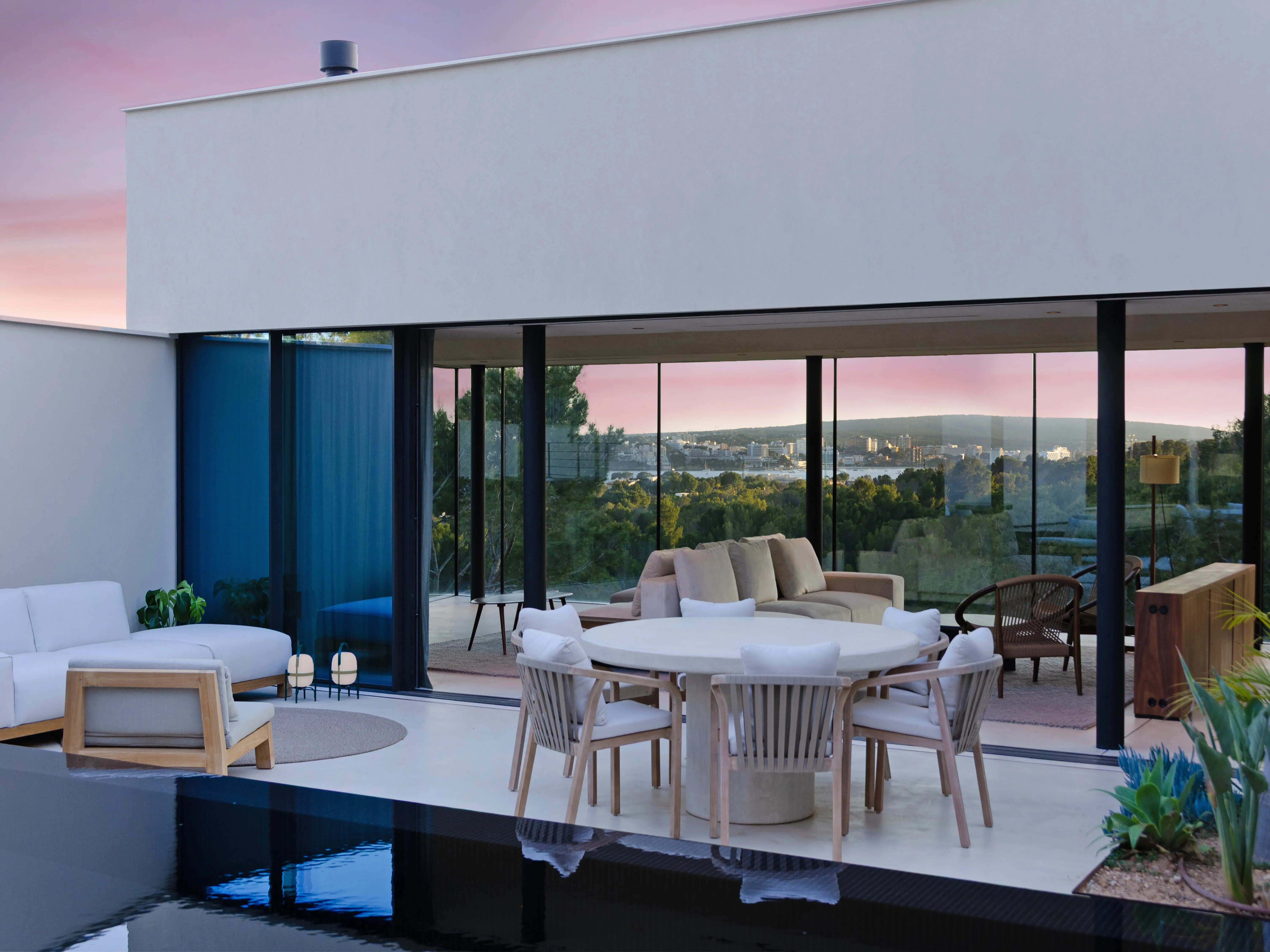 Sofistikeret luksusvilla med smuk havudsigt-1