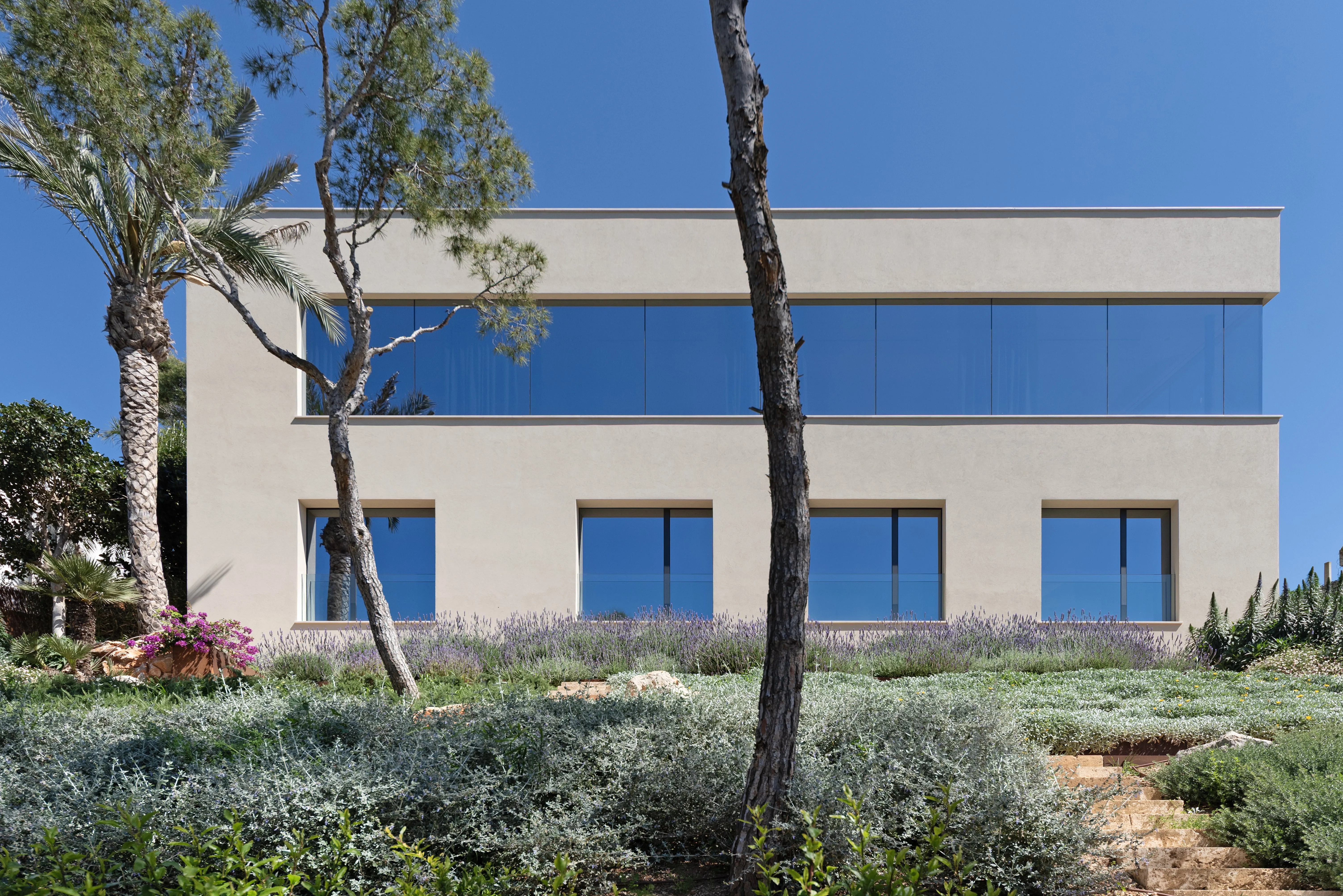 Sofistikeret luksusvilla med smuk havudsigt-22