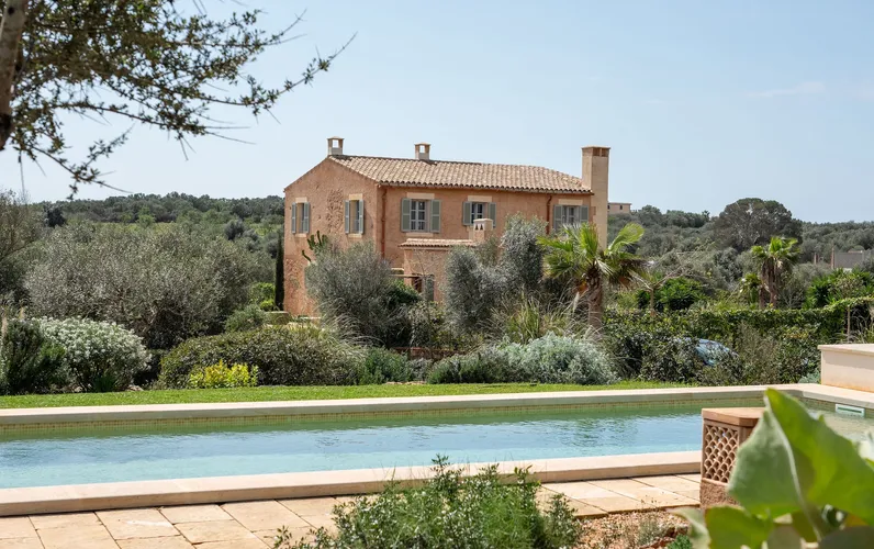 Moderne Natursteinfinca unweit von Ses Salines