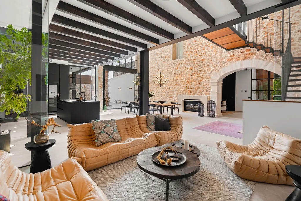 Unikt byhus i hjertet af Santanyi-1