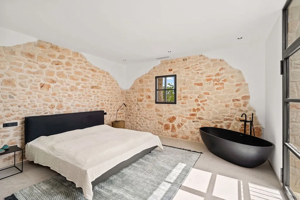 Casa única en el corazón de Santanyi-8