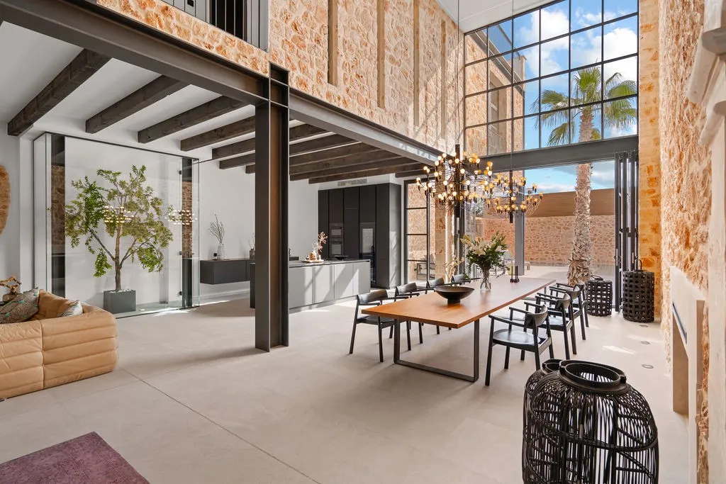 Casa única en el corazón de Santanyi-3