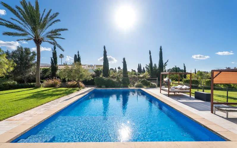 Spaziosa proprietà su un terreno urbano vicino a Palma