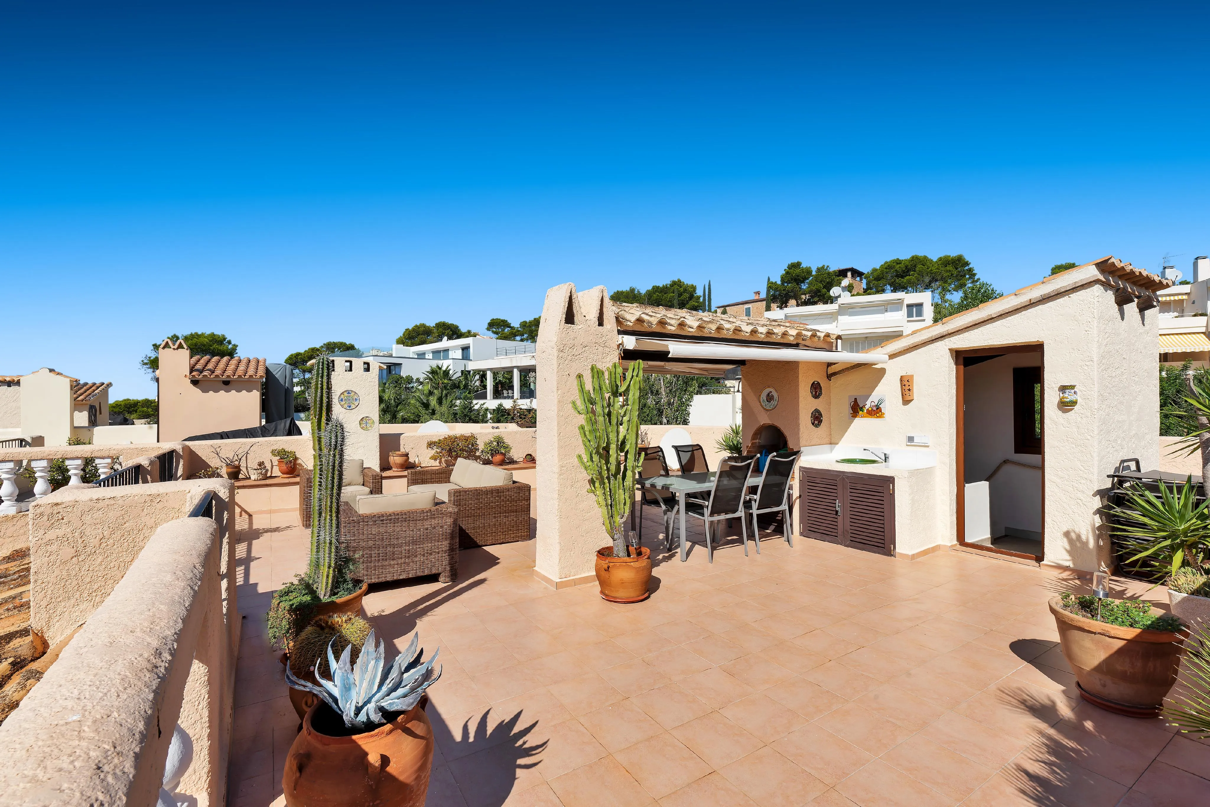 Exclusive sea view apartment with direct sea access and roof terrace-2