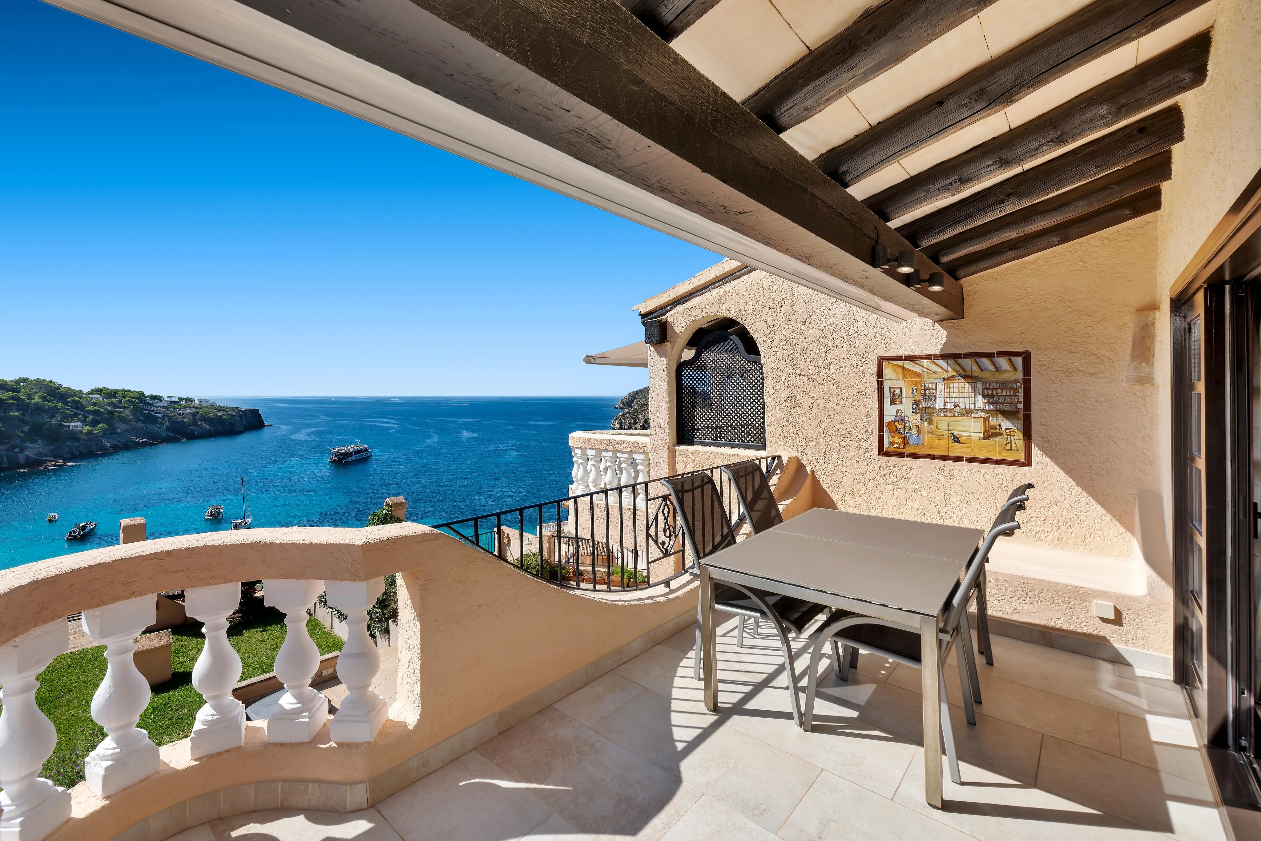 Exclusive sea view apartment with direct sea access and roof terrace-3