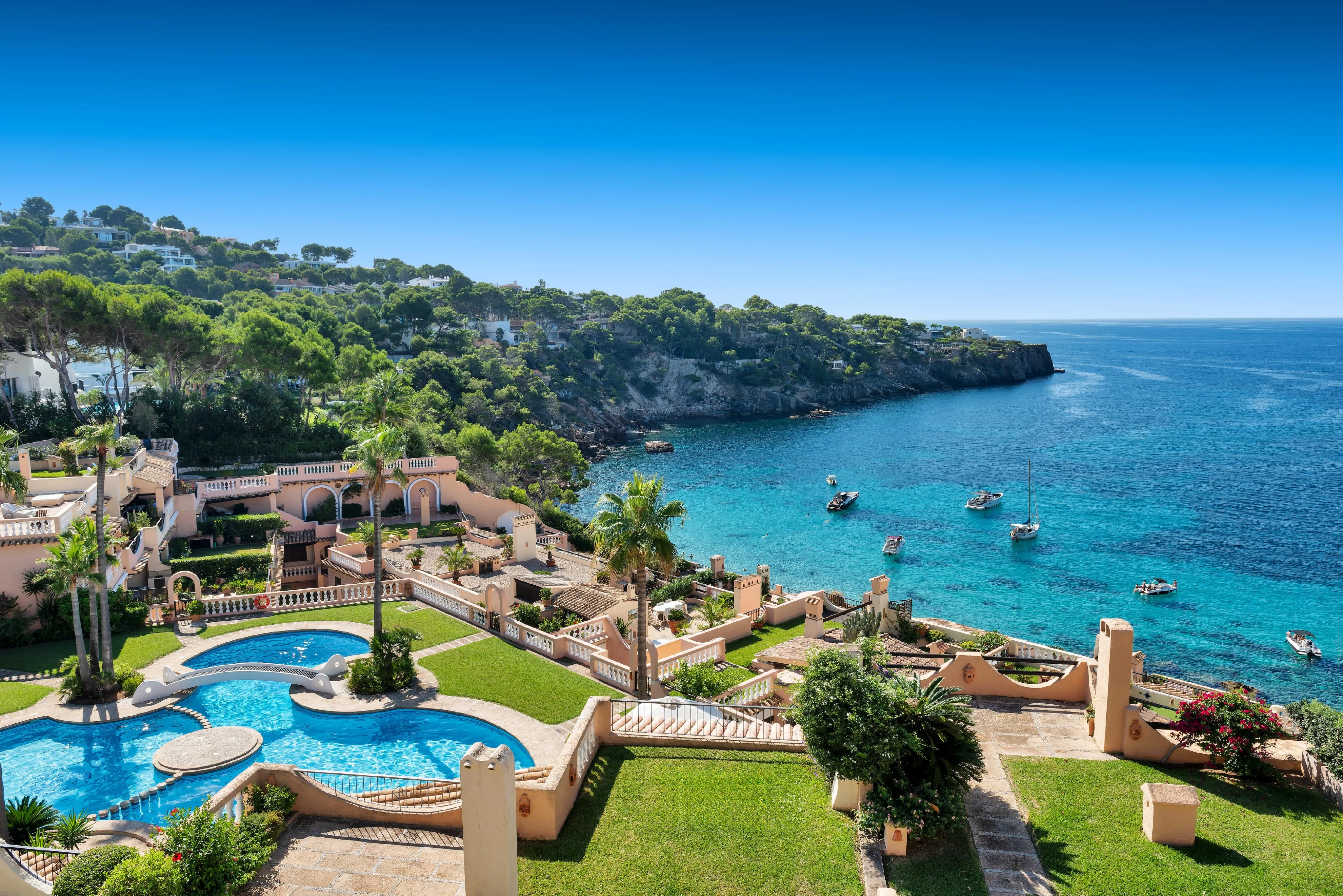 Exclusive sea view apartment with direct sea access and roof terrace-4