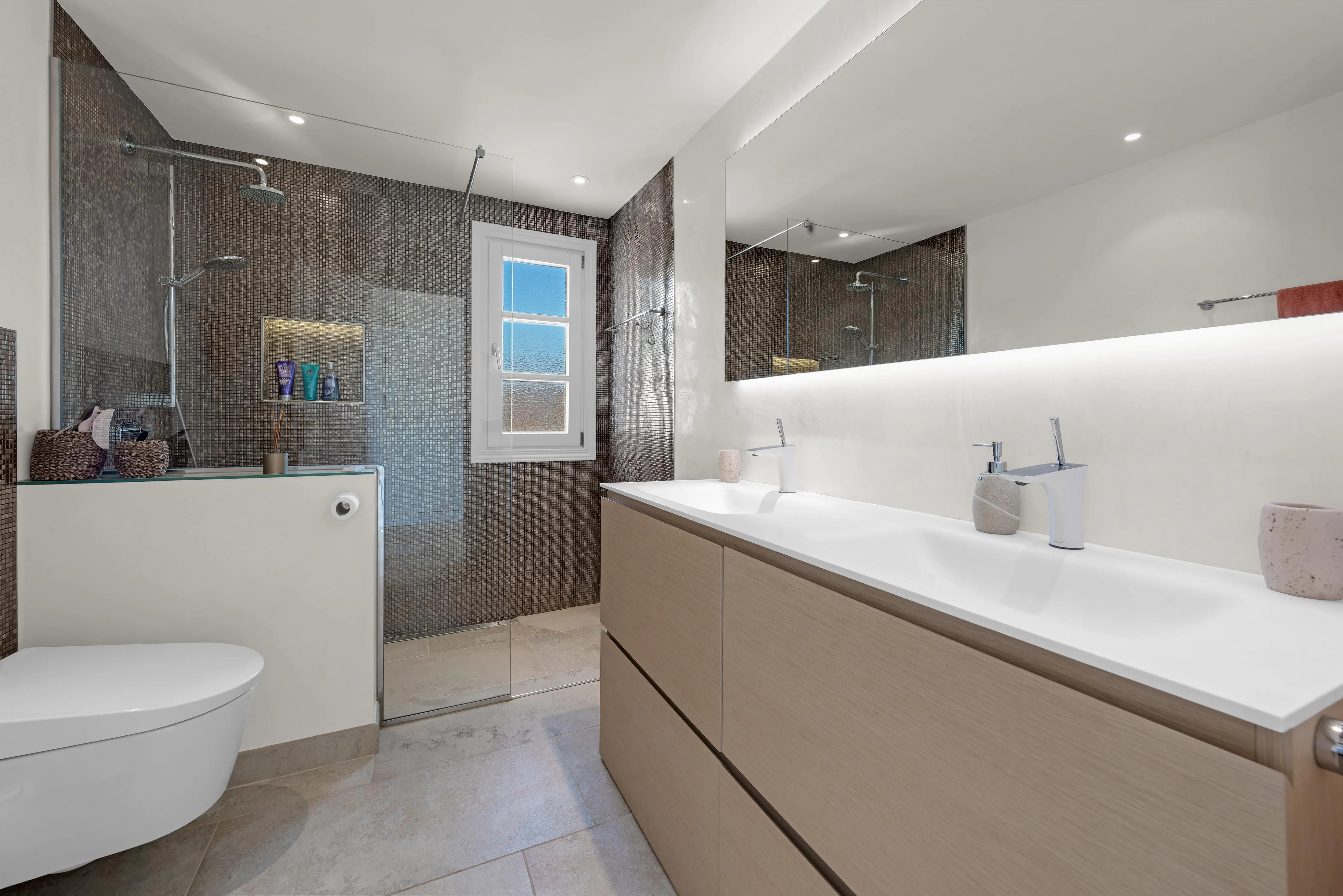 Exclusive sea view apartment with direct sea access and roof terrace-15