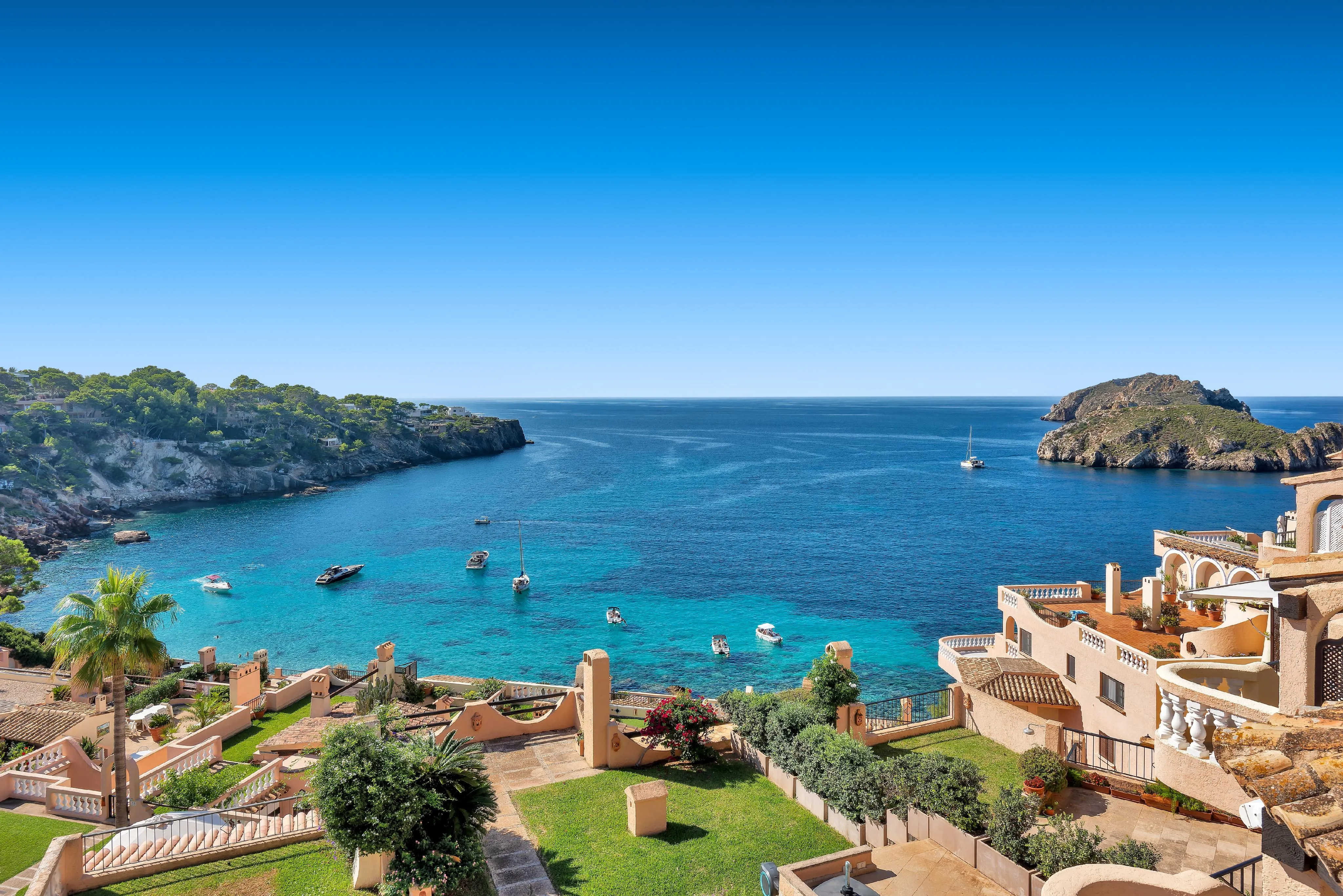 Exclusive sea view apartment with direct sea access and roof terrace-1