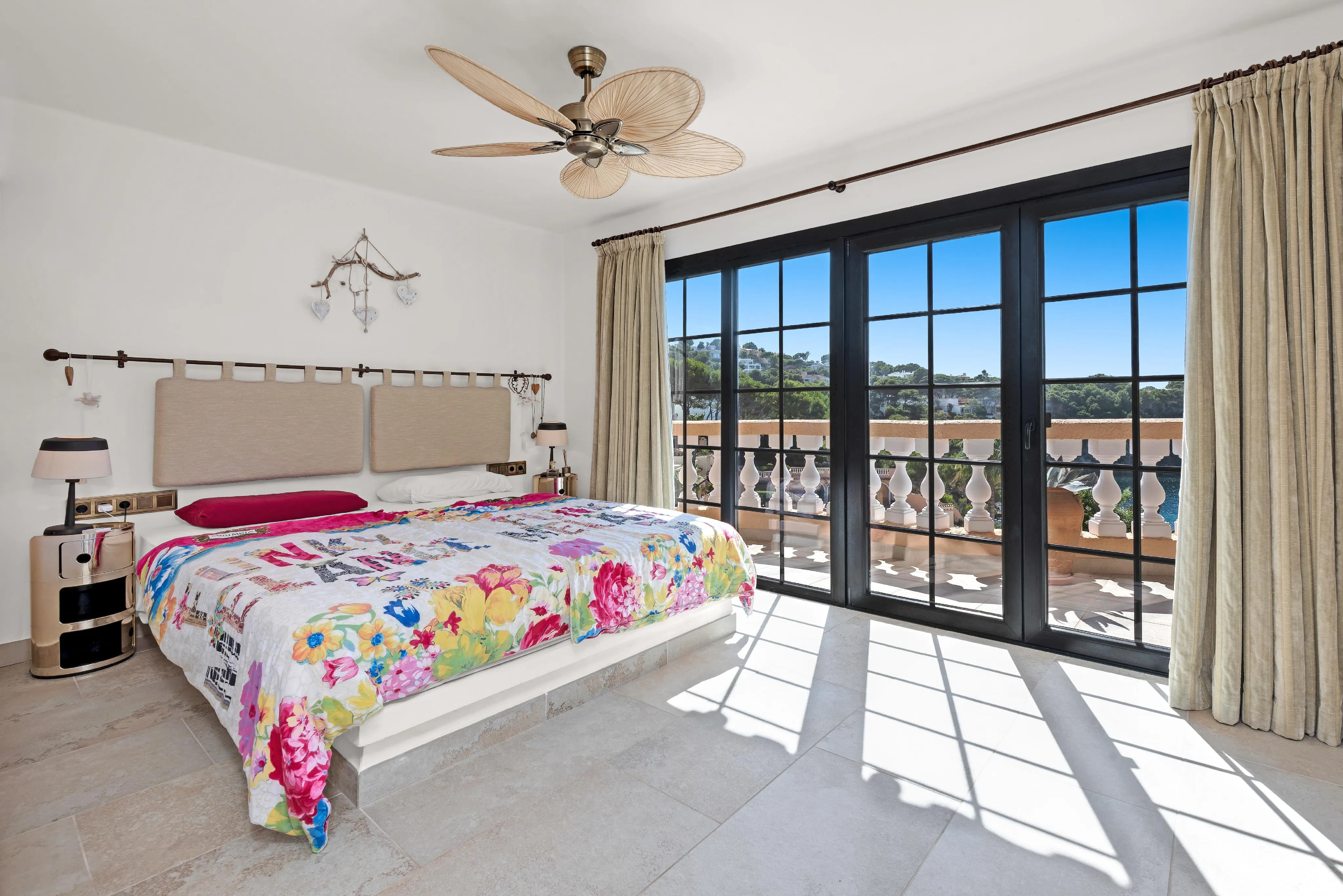 Exclusive sea view apartment with direct sea access and roof terrace-14