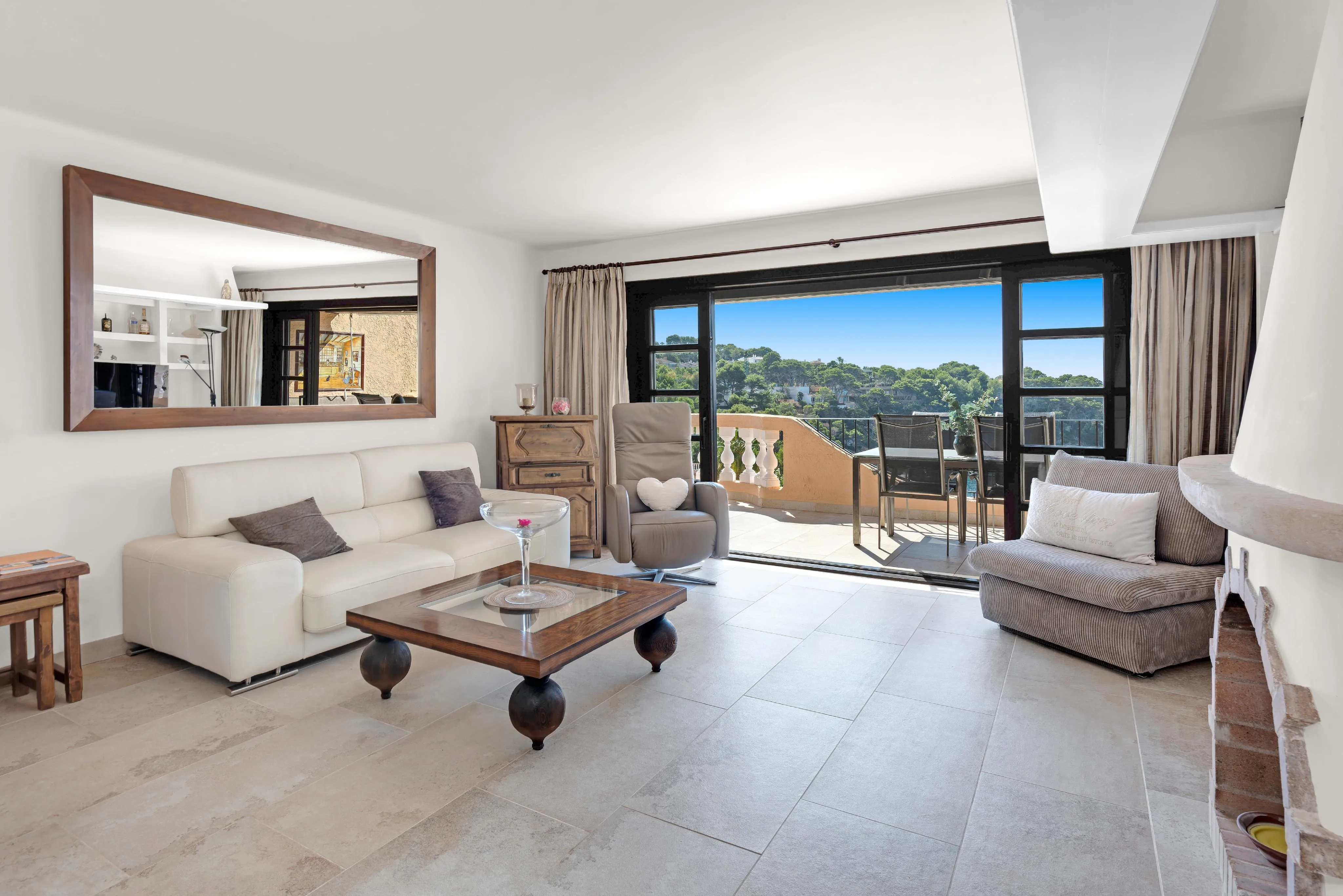 Appartement exclusif vue mer avec accès direct à la mer et terrasse sur le toit-7