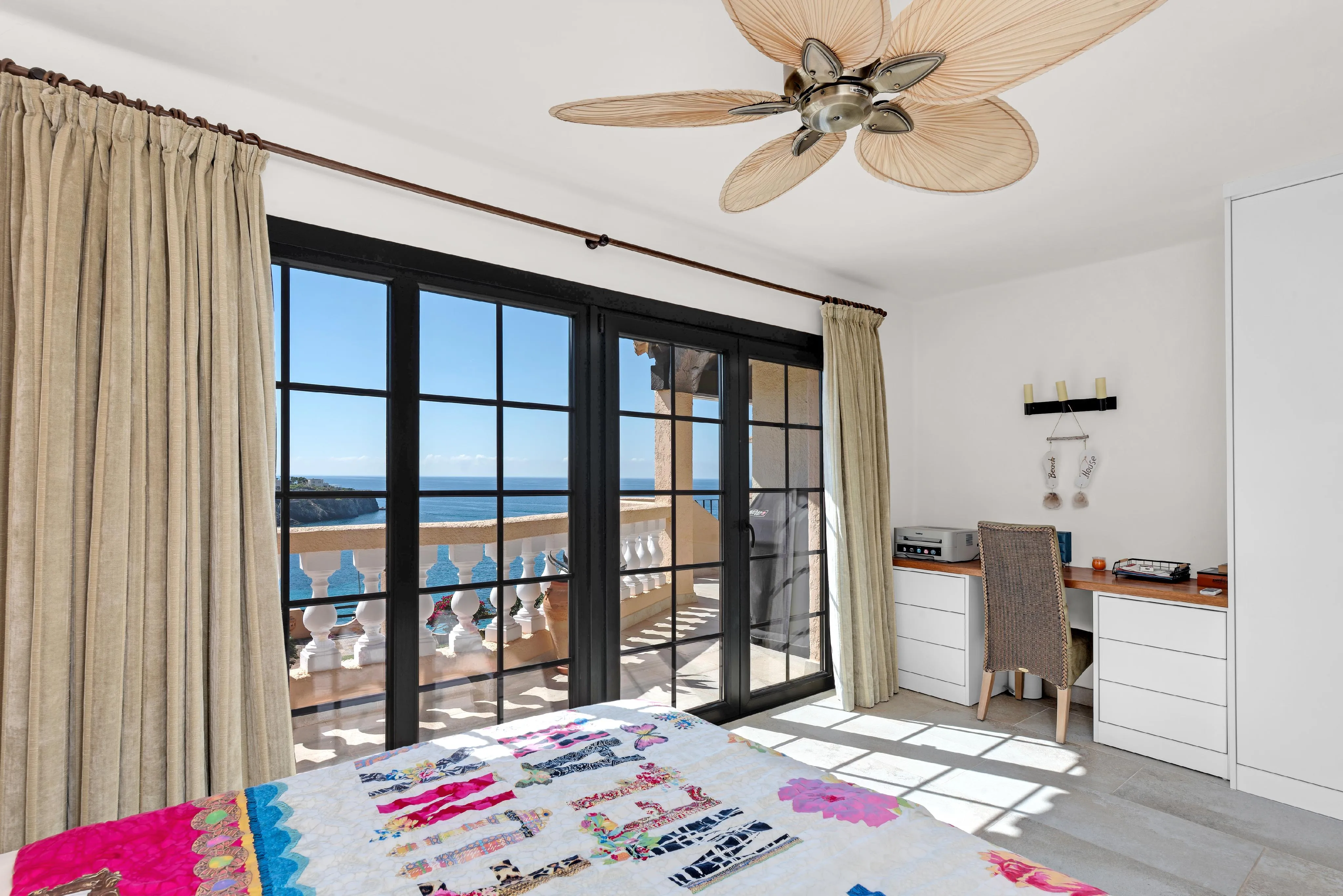 Exclusive sea view apartment with direct sea access and roof terrace-13
