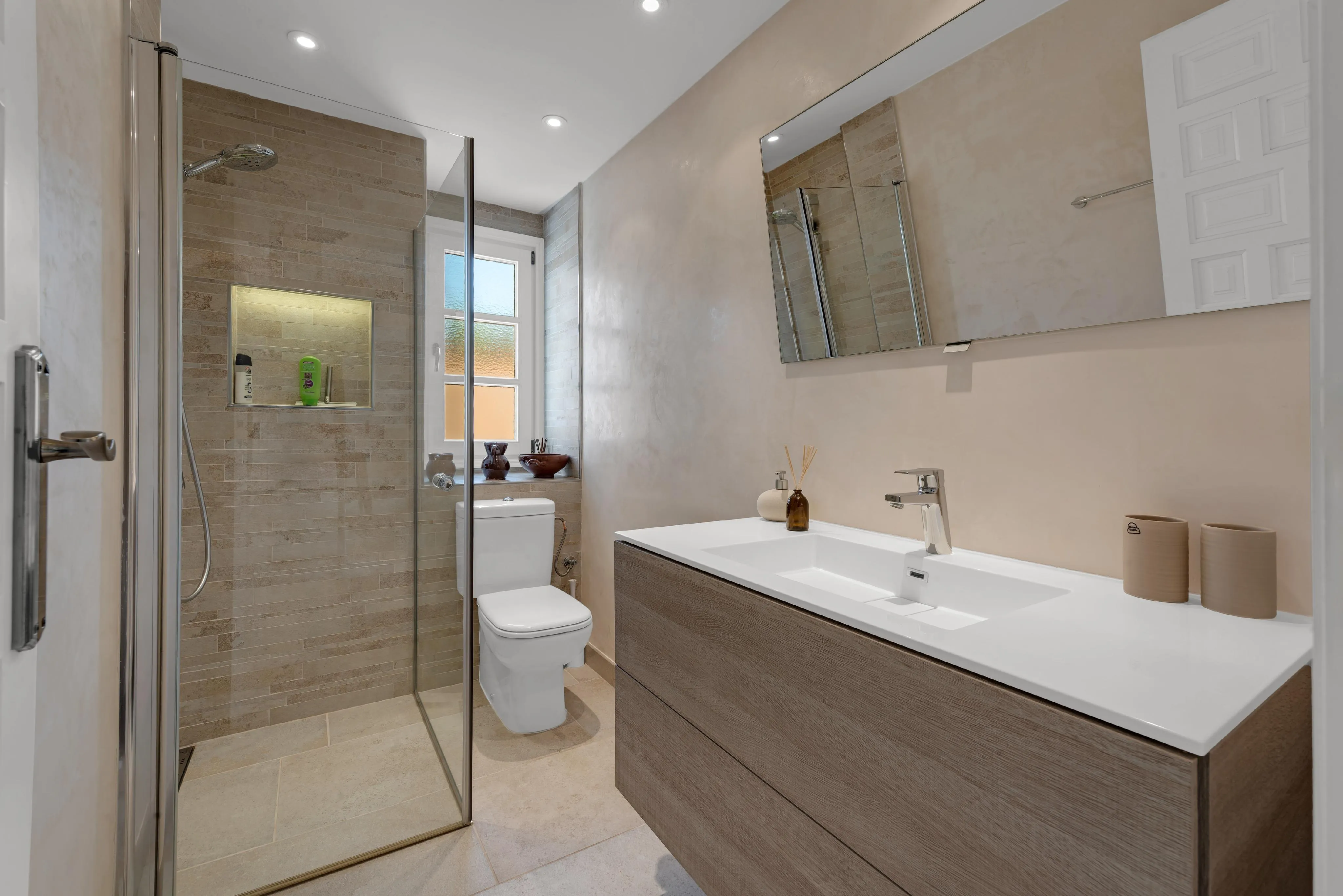 Exclusive sea view apartment with direct sea access and roof terrace-17