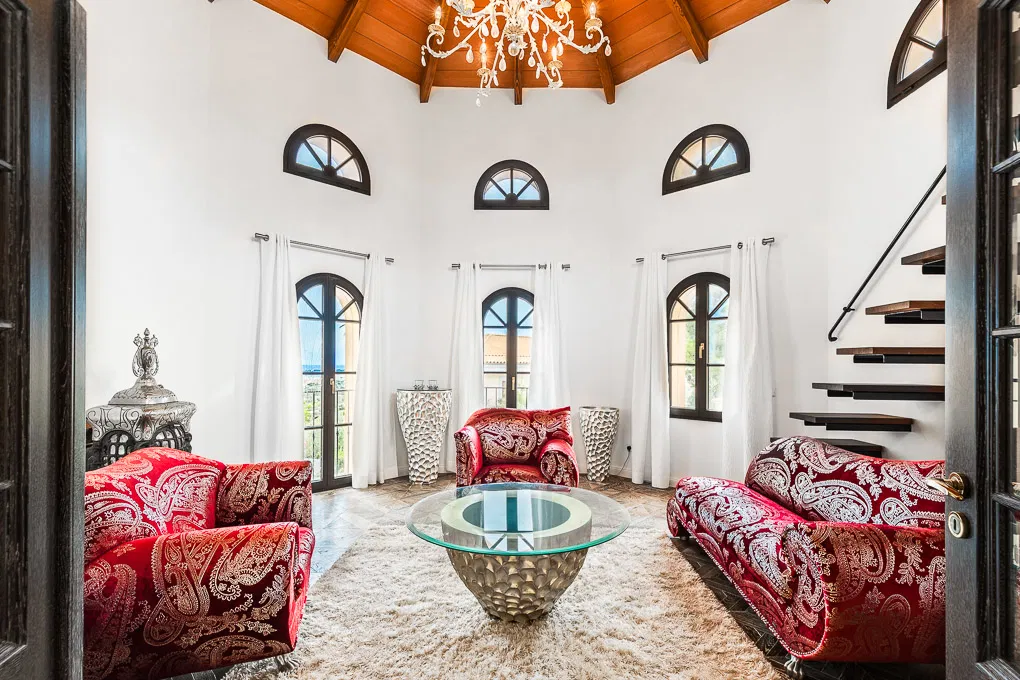 Elegante villa con magníficas vistas al mar-11