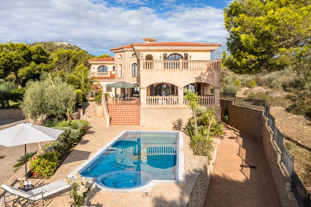 Elegante villa con magníficas vistas al mar-2