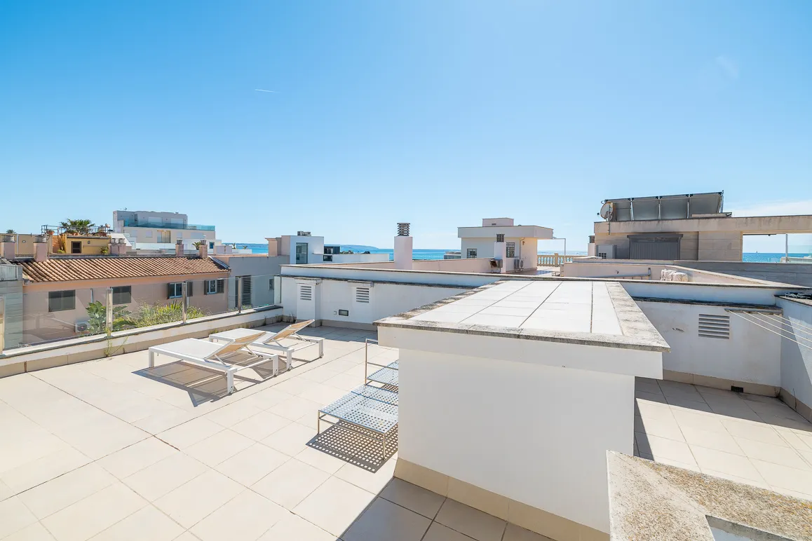 Beautifully designed townhouse with patio and pool-12