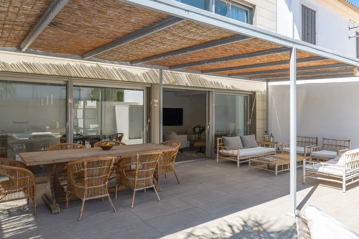 Beautifully designed townhouse with patio and pool-13