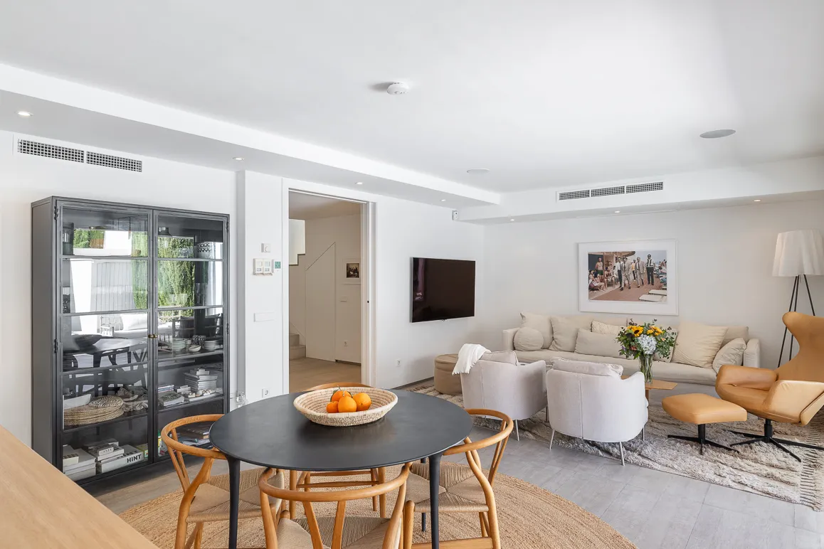 Beautifully designed townhouse with patio and pool-5