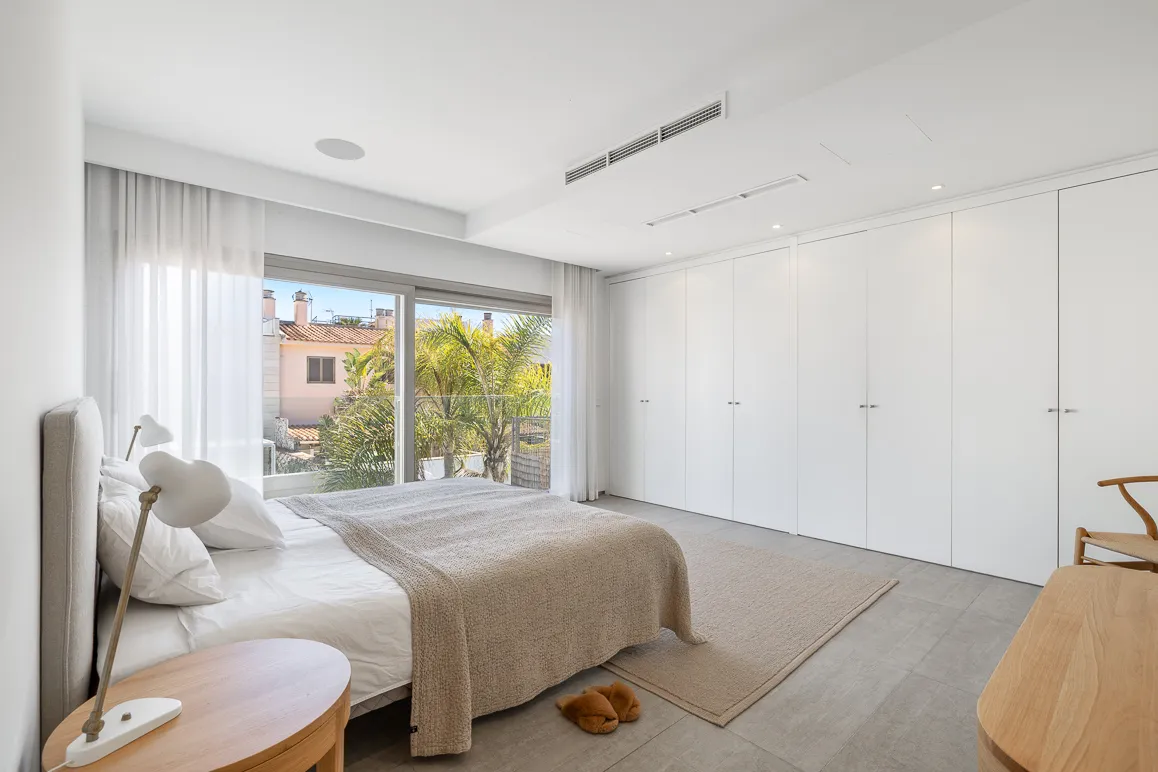 Beautifully designed townhouse with patio and pool-9