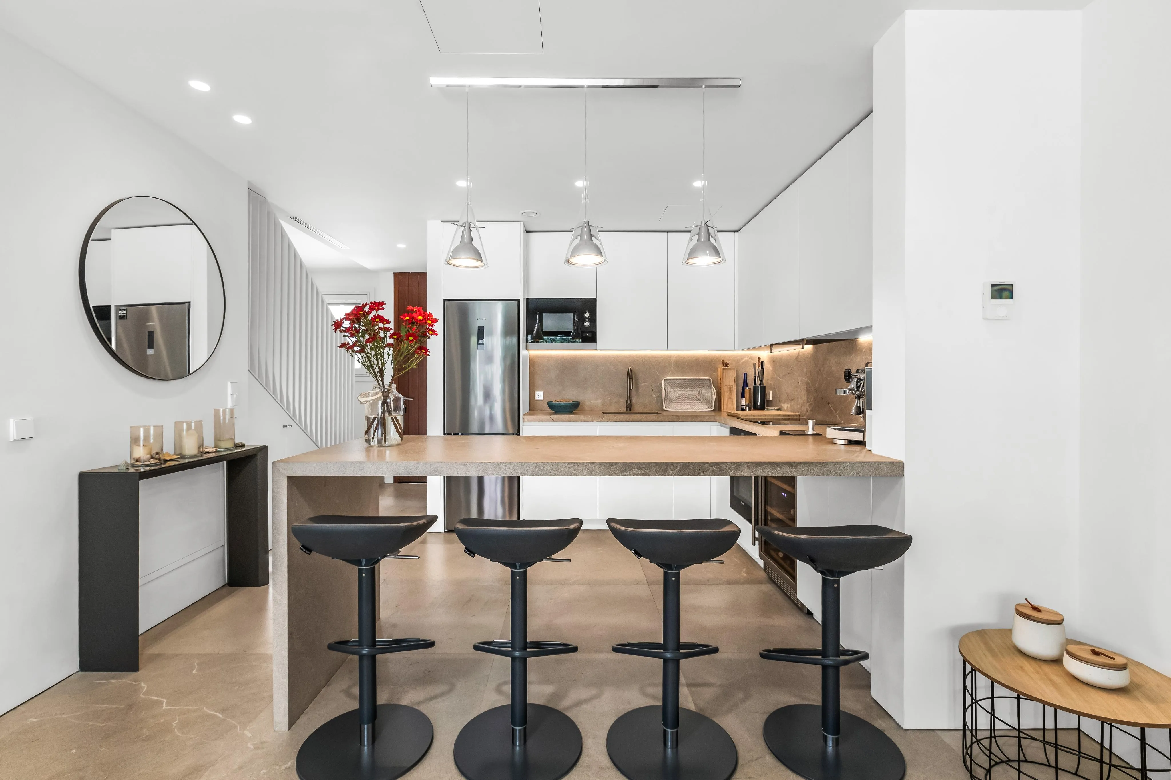 Elegante Casa con Jardín Privado y Piscina en Santa Catalina-5