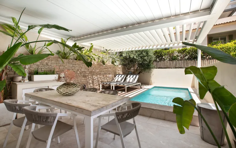 Elegant House with Private Garden and Pool in Santa Catalina