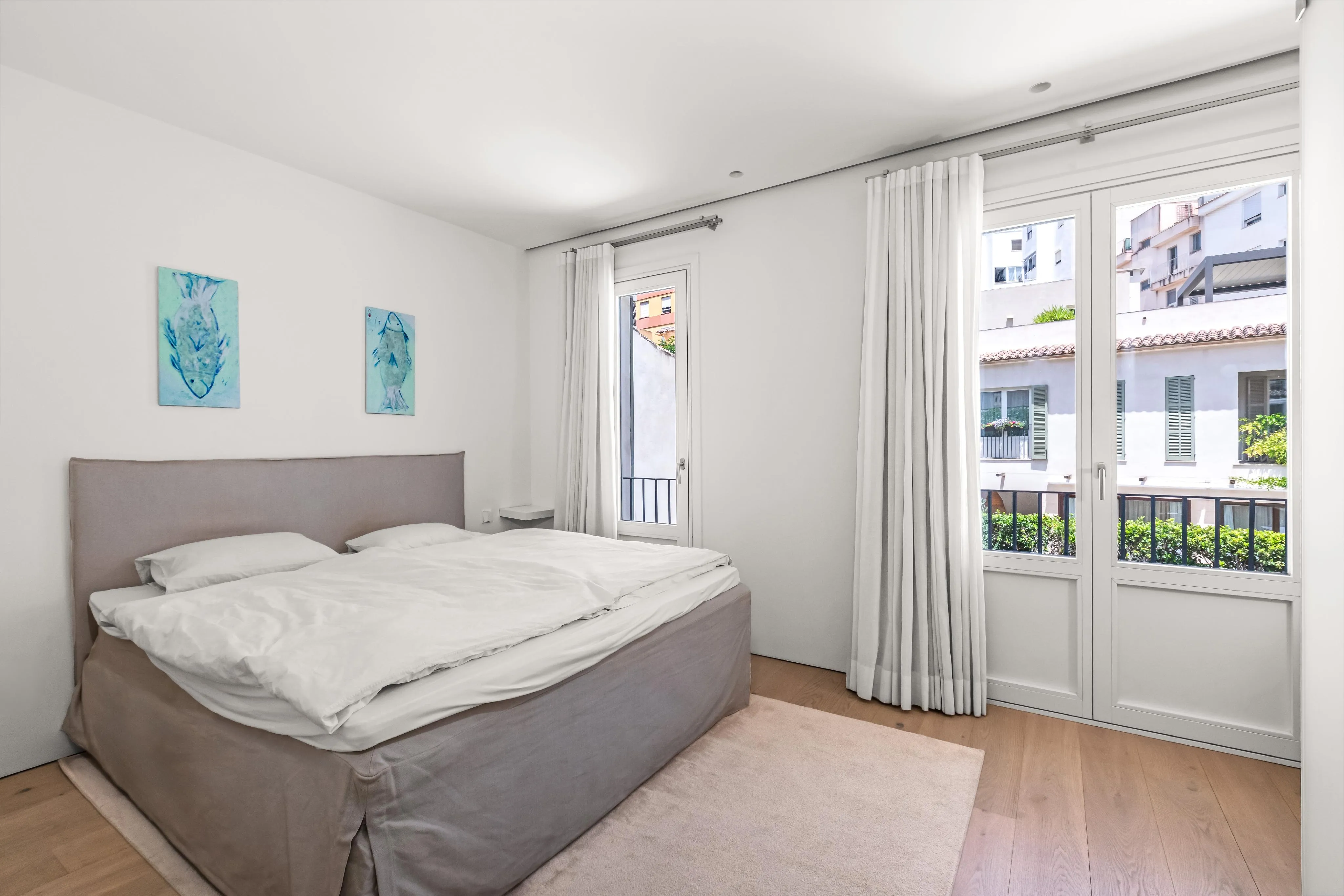 Elegante Casa con Jardín Privado y Piscina en Santa Catalina-6