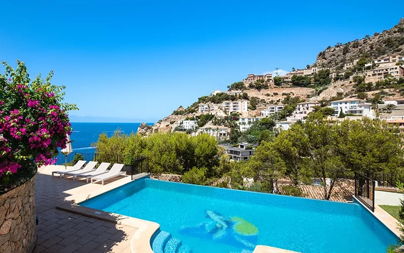 Modern apartment in Puerto de Andratx with a private garden