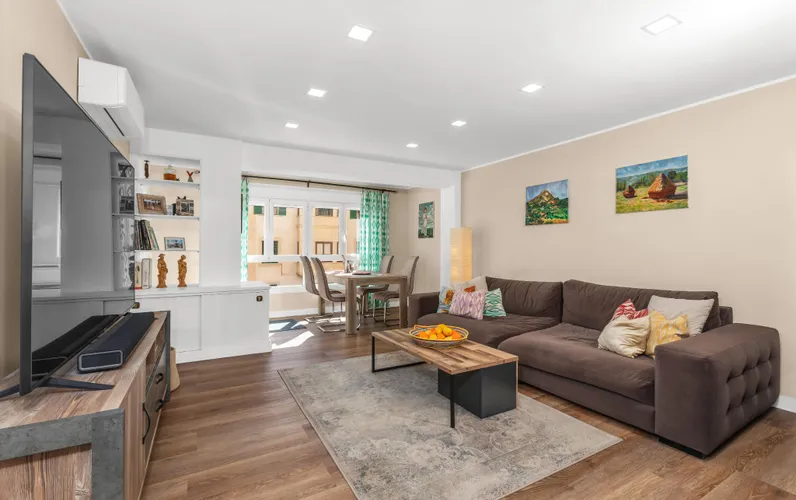 Renovated and charming apartment with a unique layout and stunning patio