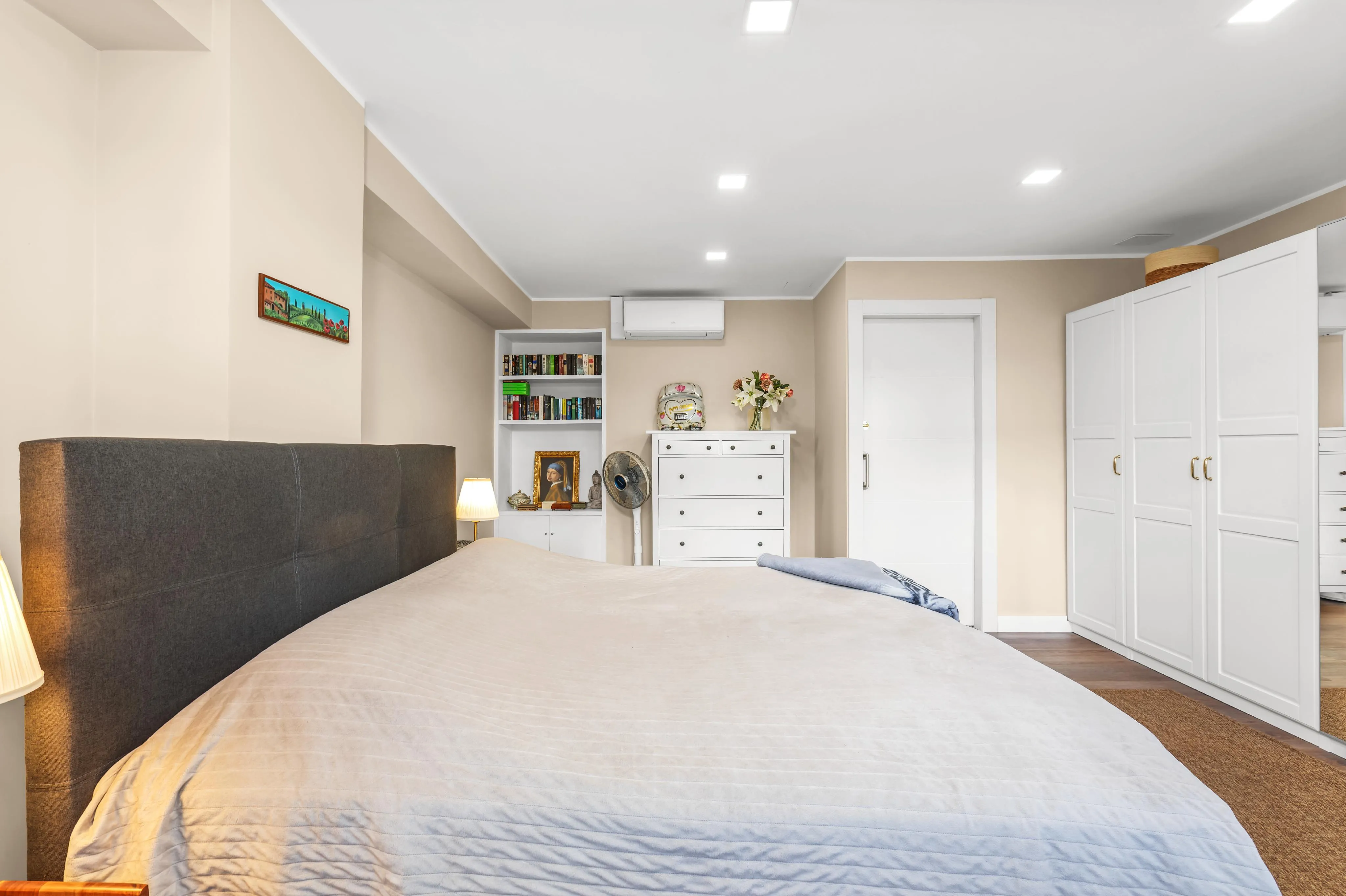 Gerenoveerd en charmant appartement met een unieke indeling-11