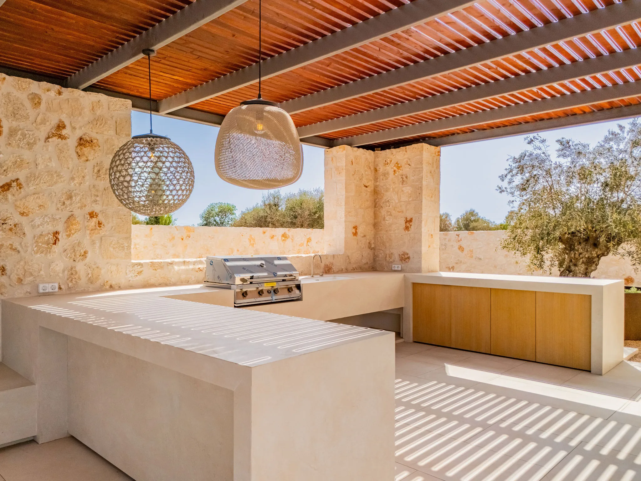 Exclusieve nieuwbouw finca met uitzicht op zee in Cala Llombards-4