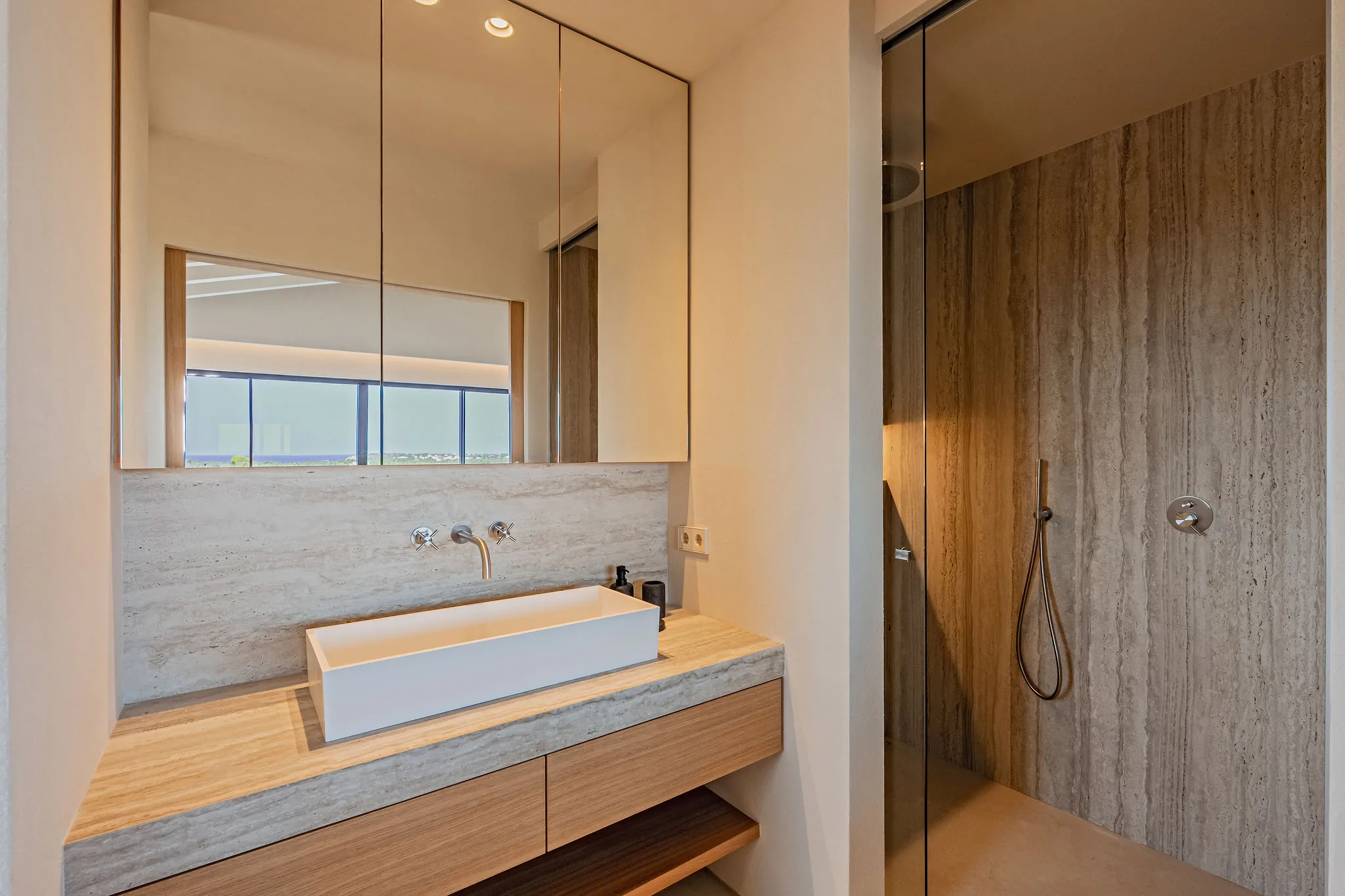 Exclusieve nieuwbouw finca met uitzicht op zee in Cala Llombards-14