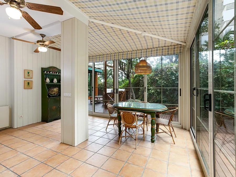 Spacious apartment in privilege location-8