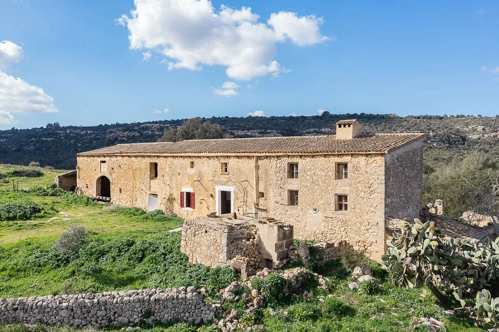 Unikalna wiejska posiadłość do renowacji w pobliżu Manacor-1