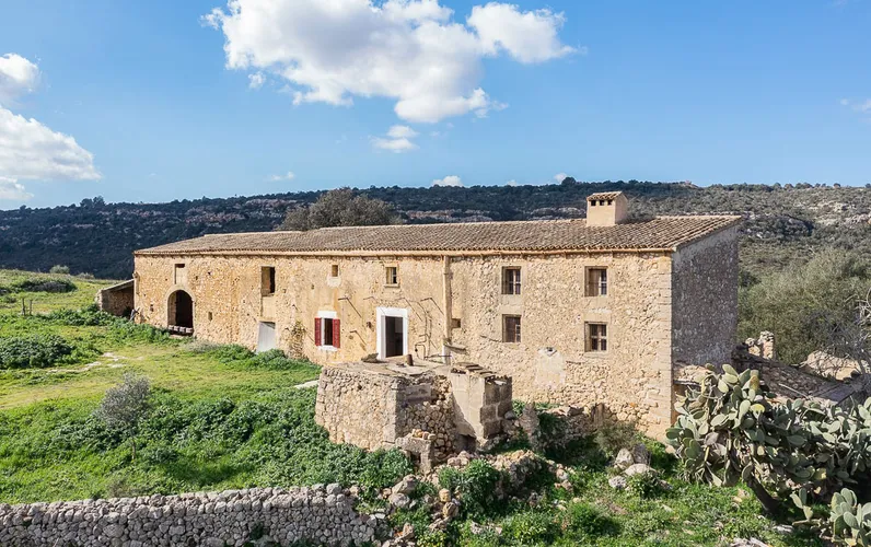 Уникальное загородное поместье для реставрации недалеко от Манакора
