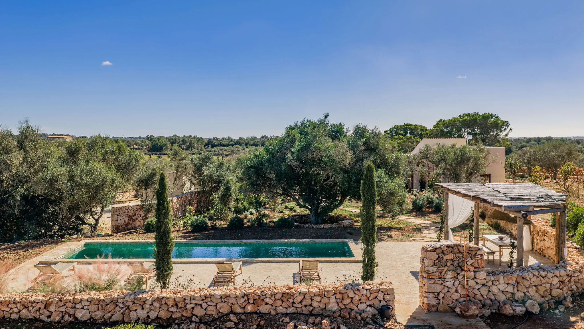 Uniek designhuis op een rustige locatie-2