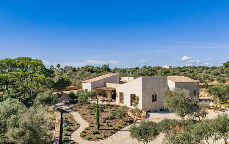 Unique designer house in a quiet location